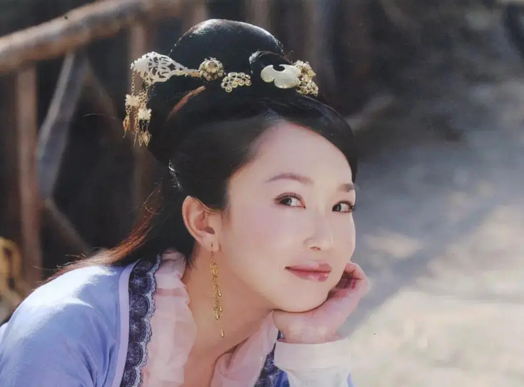 她是“新加坡第一美女”，因不旺夫被富家公子抛弃，如今嫁给爱情
