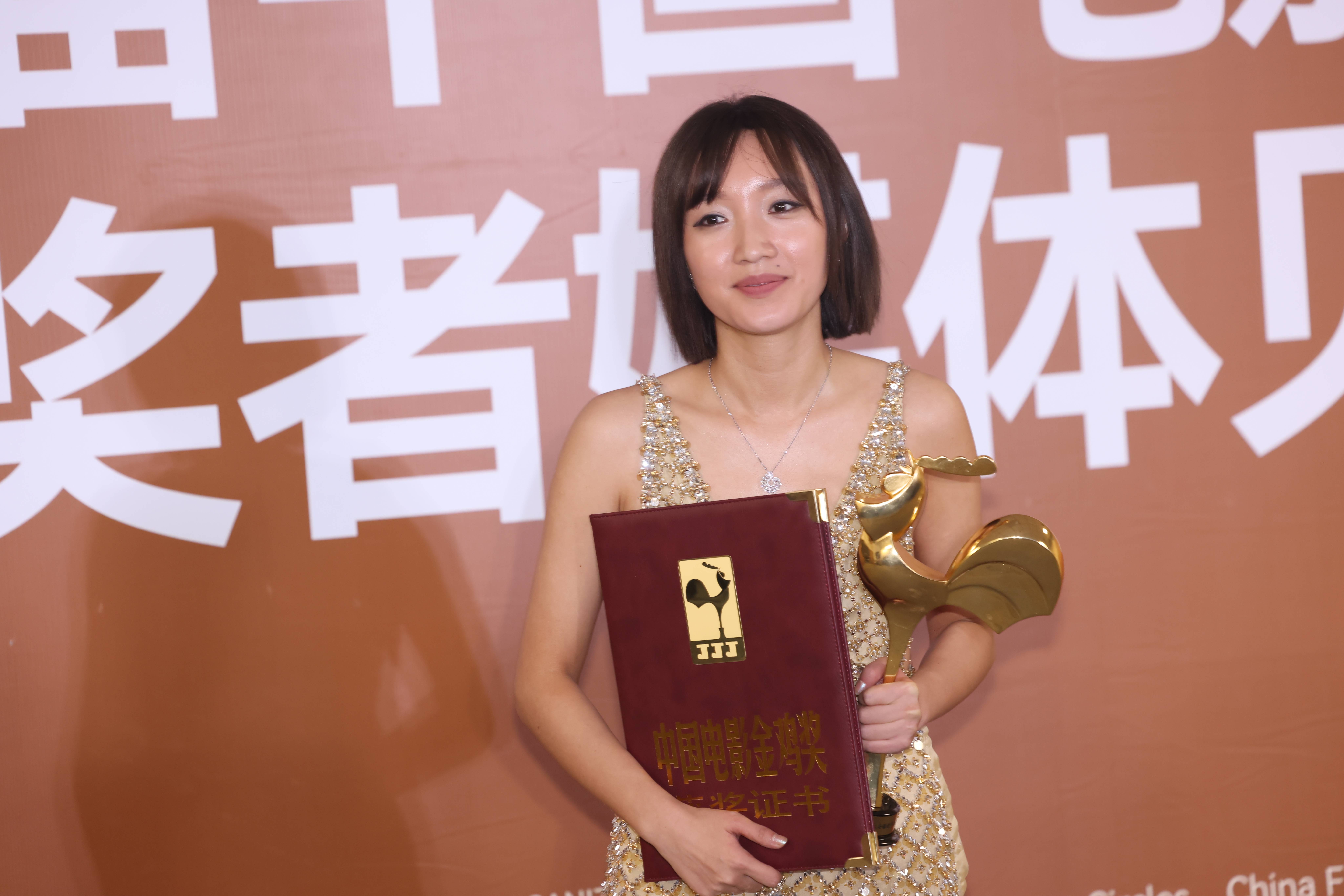 金鸡奖最佳女配角黄米依：《永安镇故事》所有主创很勇敢，想为华语电影干一杯