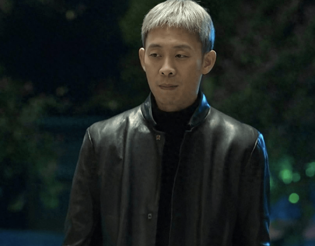原创            张译新片现场路演惹争议！拒签《狂飙》实体书，微表情耐人寻味