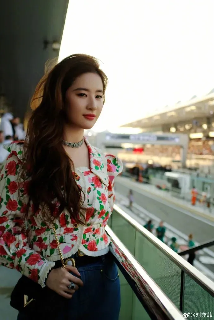 刘亦菲养小鬼？张杰证实婚变？张颂文躲心机女？五月天卖嘉宾席位？董子健退圈了？张雪迎被金主抛弃？