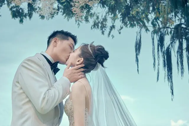 何超莲婚后一个月没和窦骁见面：各自在忙工作