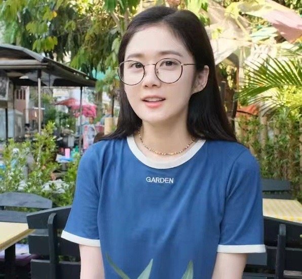 42岁张娜拉近照曝光 笑容甜美童颜不老