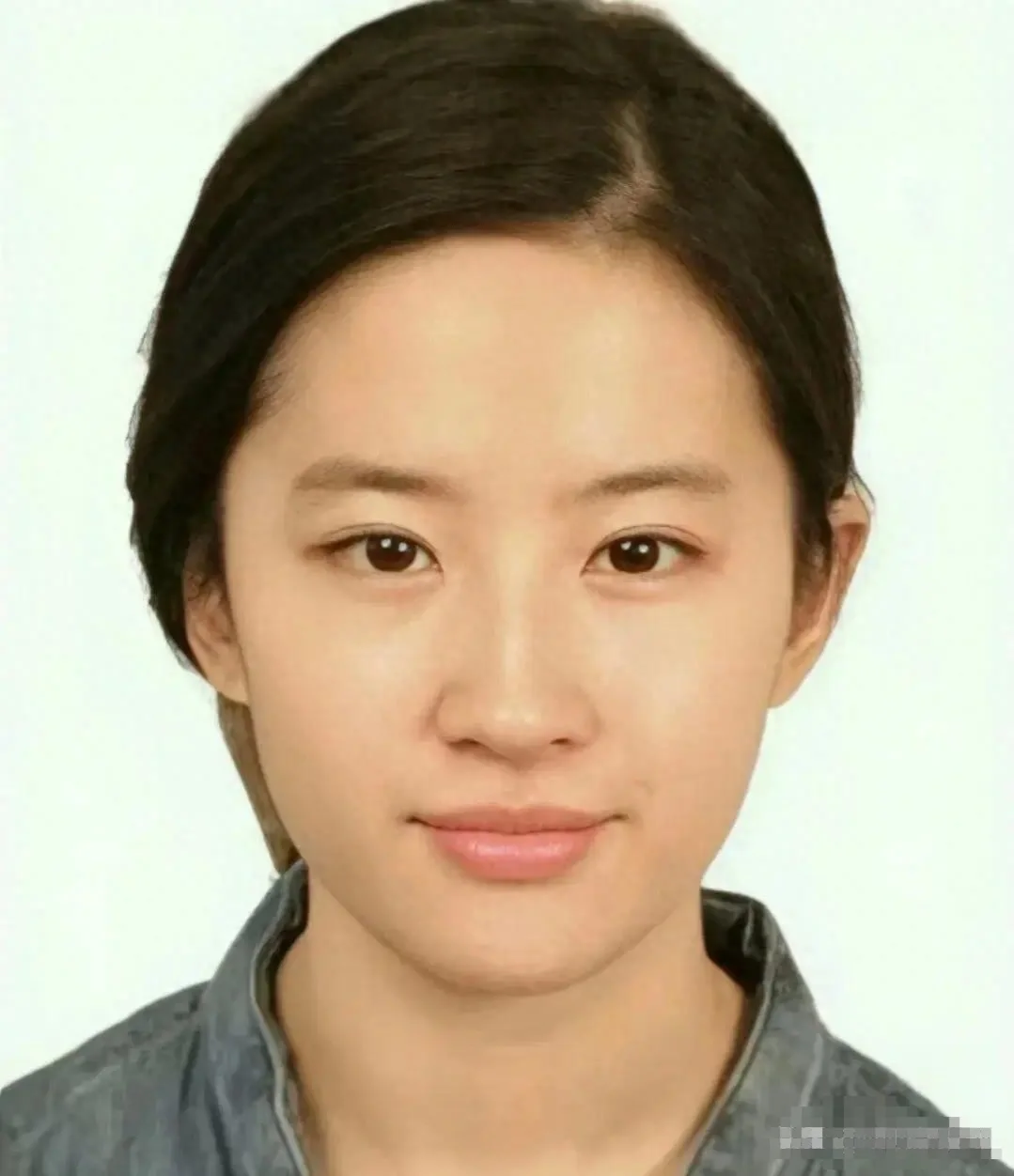 24位女明星证件照大PK，没有对比就有伤害，你觉得谁是天生丽质？