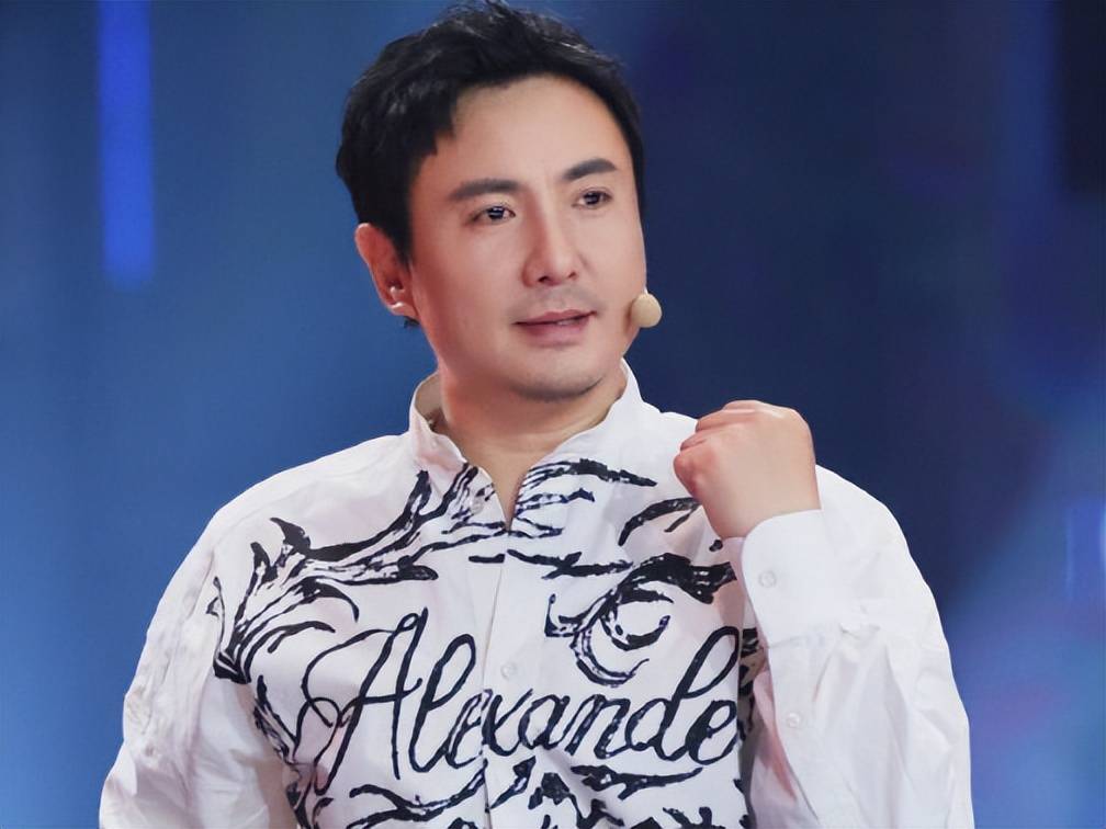 原创            ​沈腾翻车了！节目开黄腔金晨表情尴尬，早期还曾公开内涵张国荣