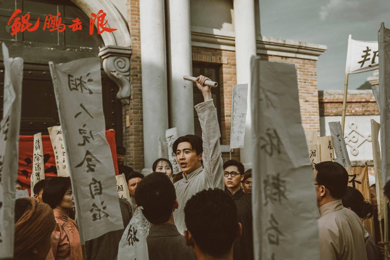 原创
            《鲲鹏击浪》首播，情怀拉满，叙事技法过硬，这才是佳作气象