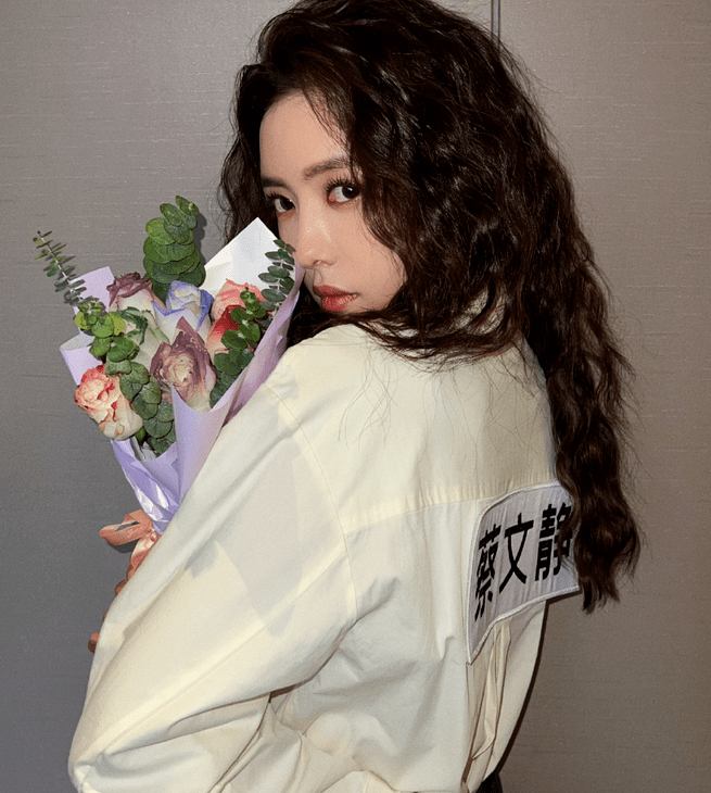 Angelababy被光明会抛弃？胡歌也要凉了？陈牧驰得X病的瓜？某女星甩男友的真相？小扒问答回复