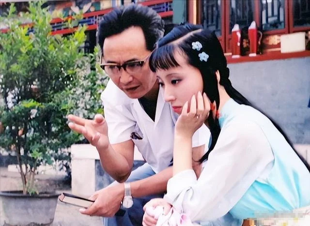他凭《红楼梦》封神，妻子早逝后他独守36年，如今儿子是他的骄傲