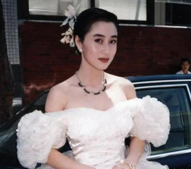 “时尚女神”利智：放弃何鸿燊五太，嫁二婚李连杰，她的算盘打对了