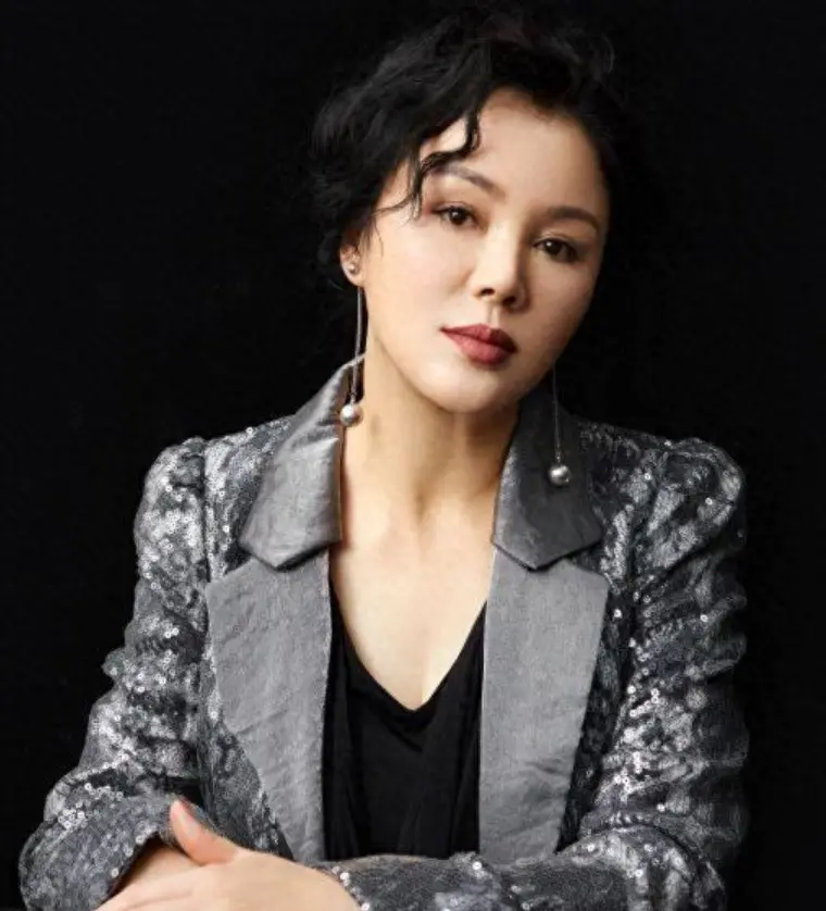 演员于小慧：月子期间离婚，做单亲妈妈38年，如今儿子是他的骄傲