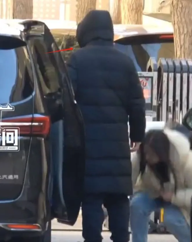 刘谦时隔五年再登春晚，网友喊话董卿回归，他们经历的风波真不少