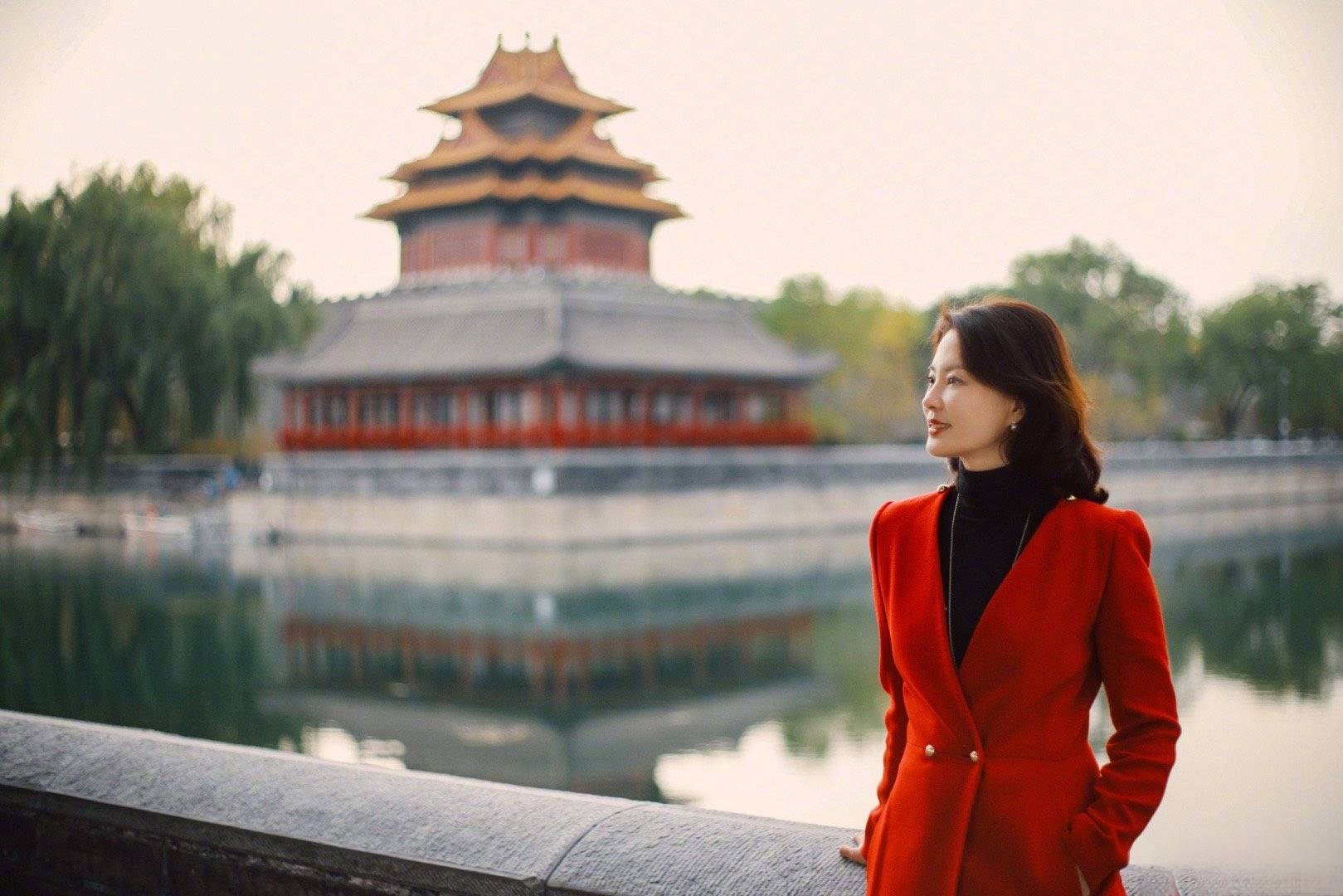 原创            主持人刘芳菲体面回应已从央视离职4个月，曾经的“综艺三姐”太可惜了