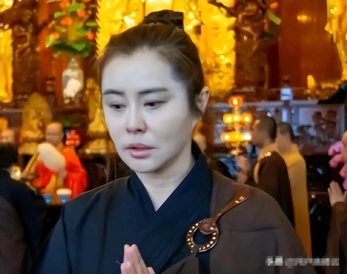 无儿无女孤独终老，在加拿大诵经念佛的王祖贤，晚年生活让人心酸