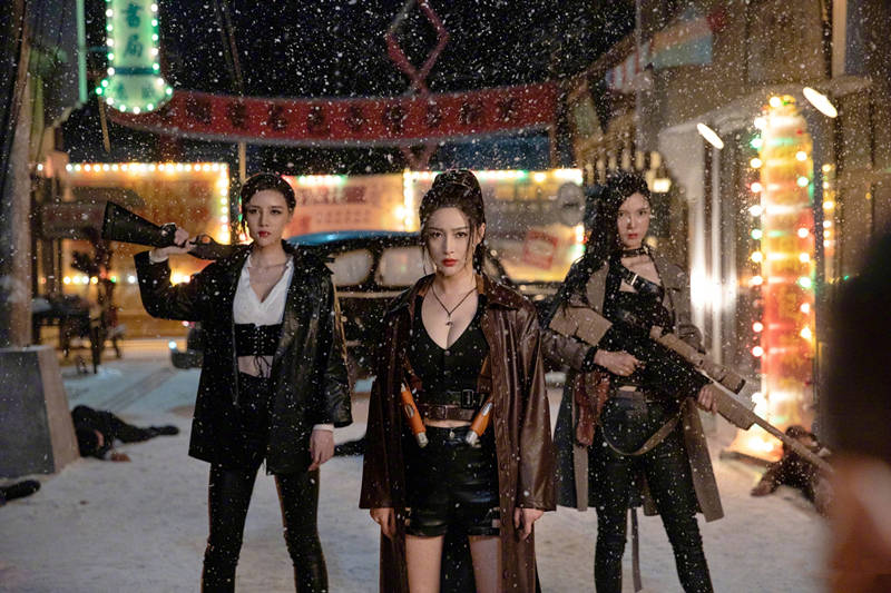 原创            《绝色保镖》上映，甘婷婷主演，露肉的网大，老编剧们这是搞什么