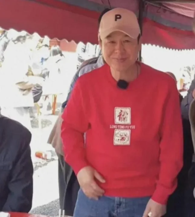 张颂文参加农村婚礼，吃席晒大肘子，热情忙活被赞超接地气