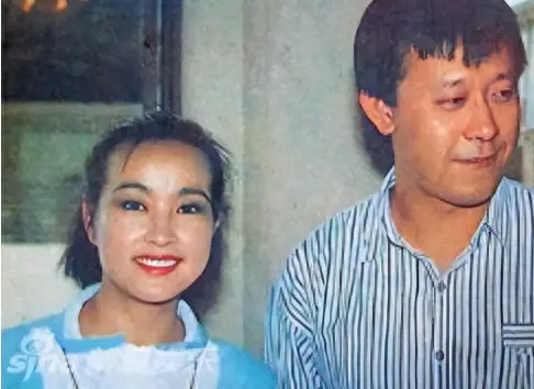 挤走小三小四，完胜刘晓庆，被风流导演独宠19年，她到底啥手段？