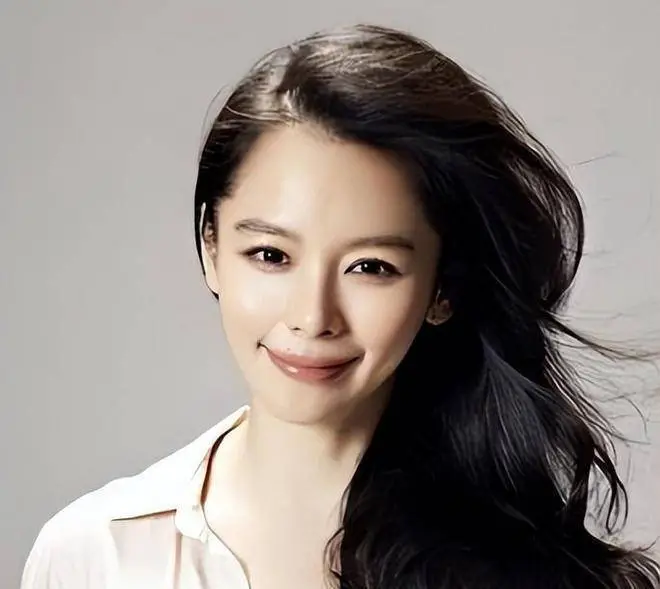 徐若瑄被要求净身出户？为生儿子险瘫痪、与王力宏陷丑闻，如今成“豪门弃妇”