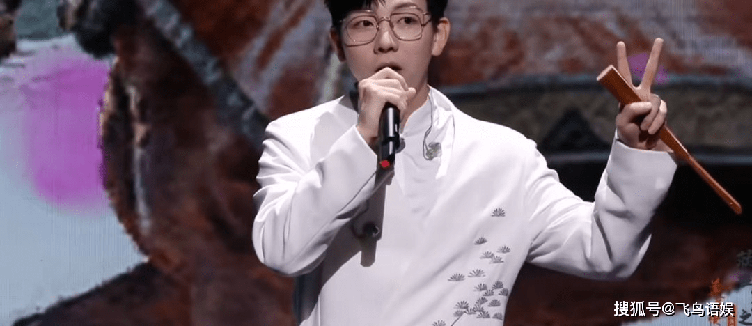 原创            《莲花楼》演唱会路透第二部！成毅陈都灵对唱，众人怼脸磕糖！