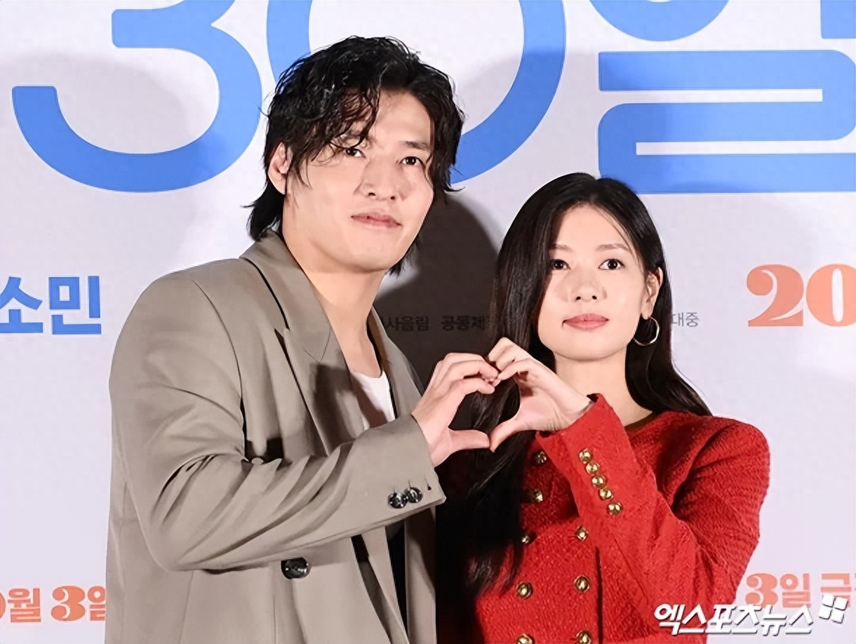 原创            姜河那现身罗PD直播，与刘在石、朴宝剑并称演艺界搞笑故事三大王