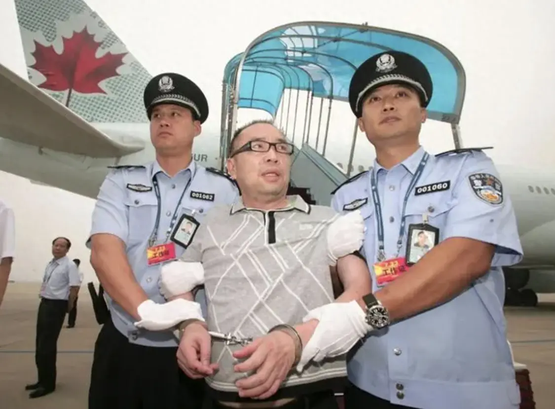 被赖昌星“毁了”的两位美女明星，除董文华外，另一人是谁？