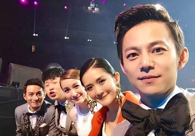 原创            湖南跨年晚会嘉宾，王一博赢家，张凌赫落选，“三杨同框”成历史