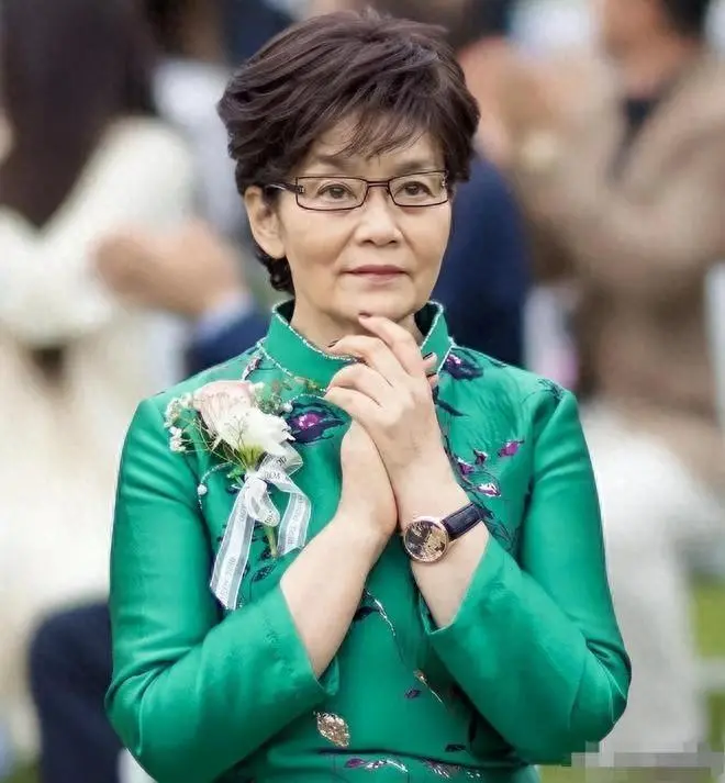 偶然看到潘虹、林青霞1994年合照，才知大陆美人和台湾美人的不同