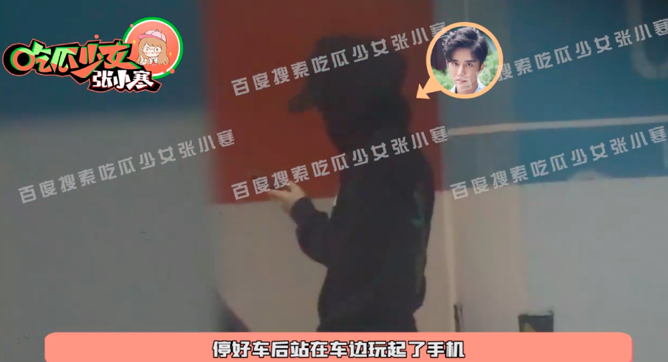 张新成被拍到步行去聚餐 穿着低调送女子回酒店