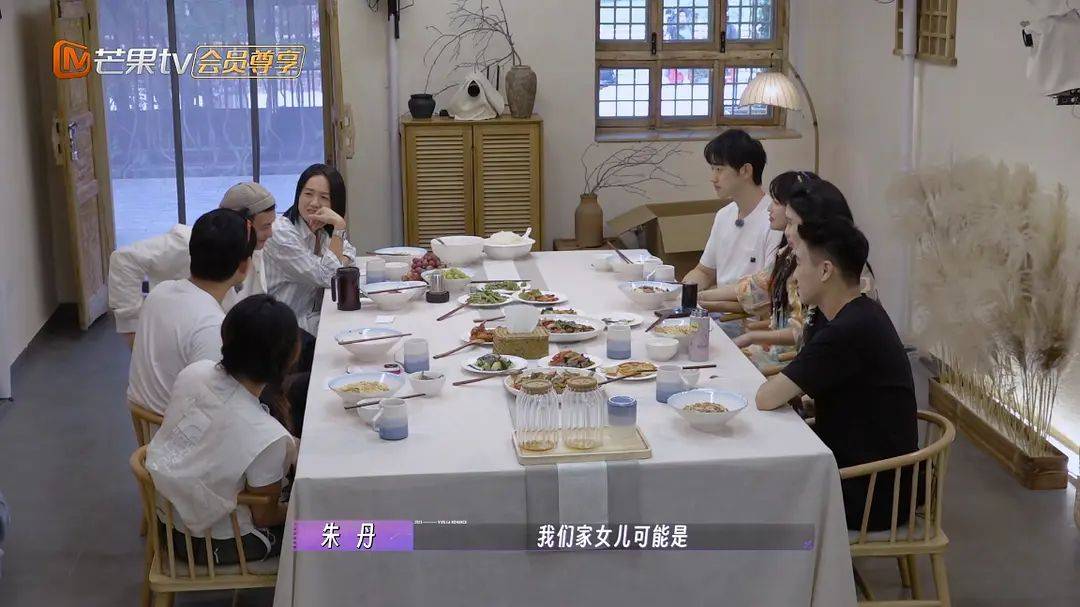 原创            朱丹自曝把女儿当保姆，何猷君称想要很多儿子，嘉宾表情耐人寻味