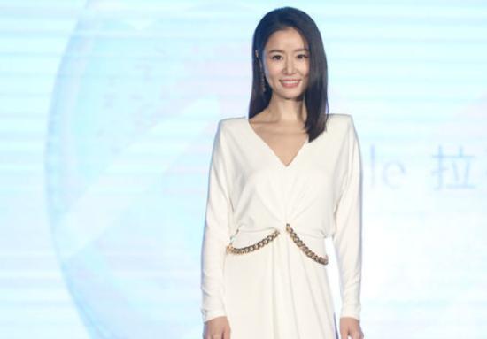林心如支持霍建华做想做的事 透露女儿很粘人
