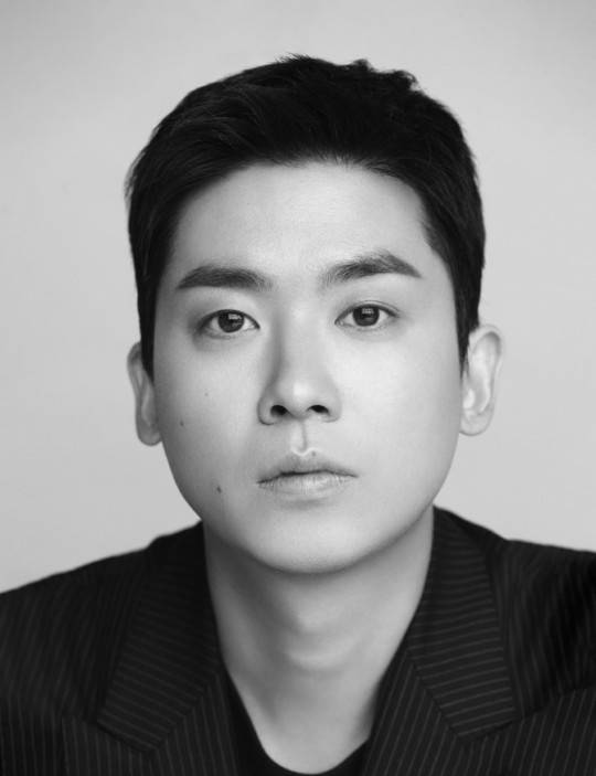 韩国男演员赵显哲确定出演网飞新剧《爱马》