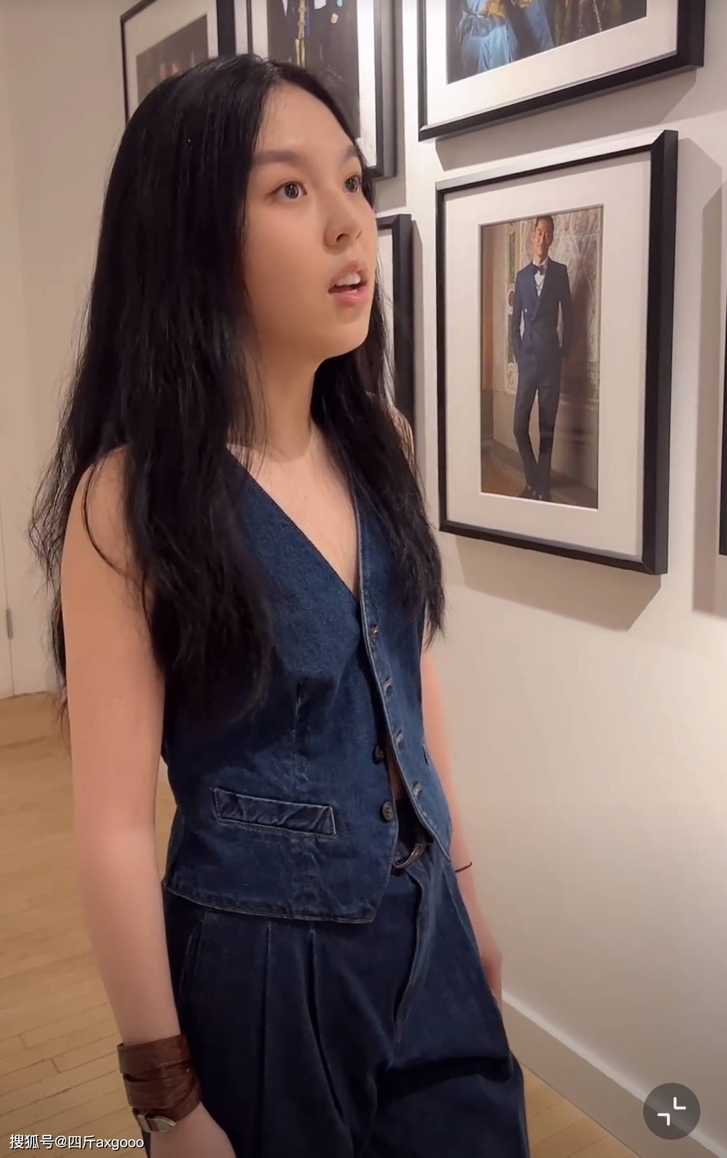原创            主持人李咏女儿疑翻车！回美国看秀惹争议，长相一般当演员遭质疑