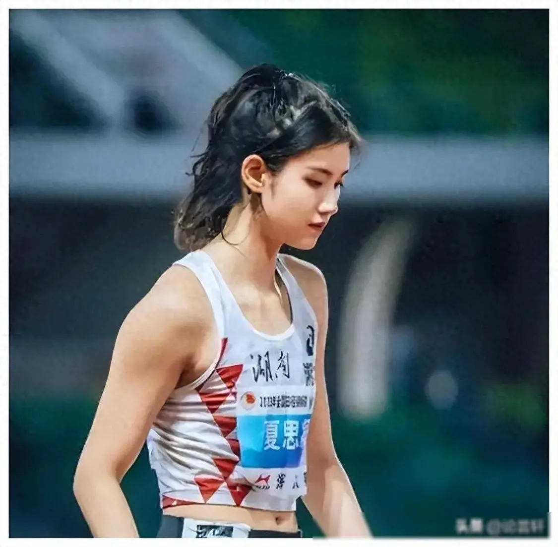 “三角运动裤”事件愈演愈烈，清纯人设遭攻击，夏思凝这次被怼惨