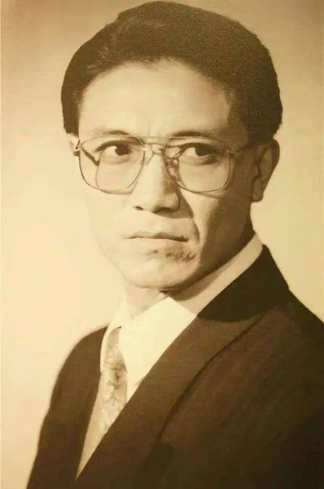 放弃24年原配，迎娶三婚小娇妻，儿子多年的报复却让他遗憾终生