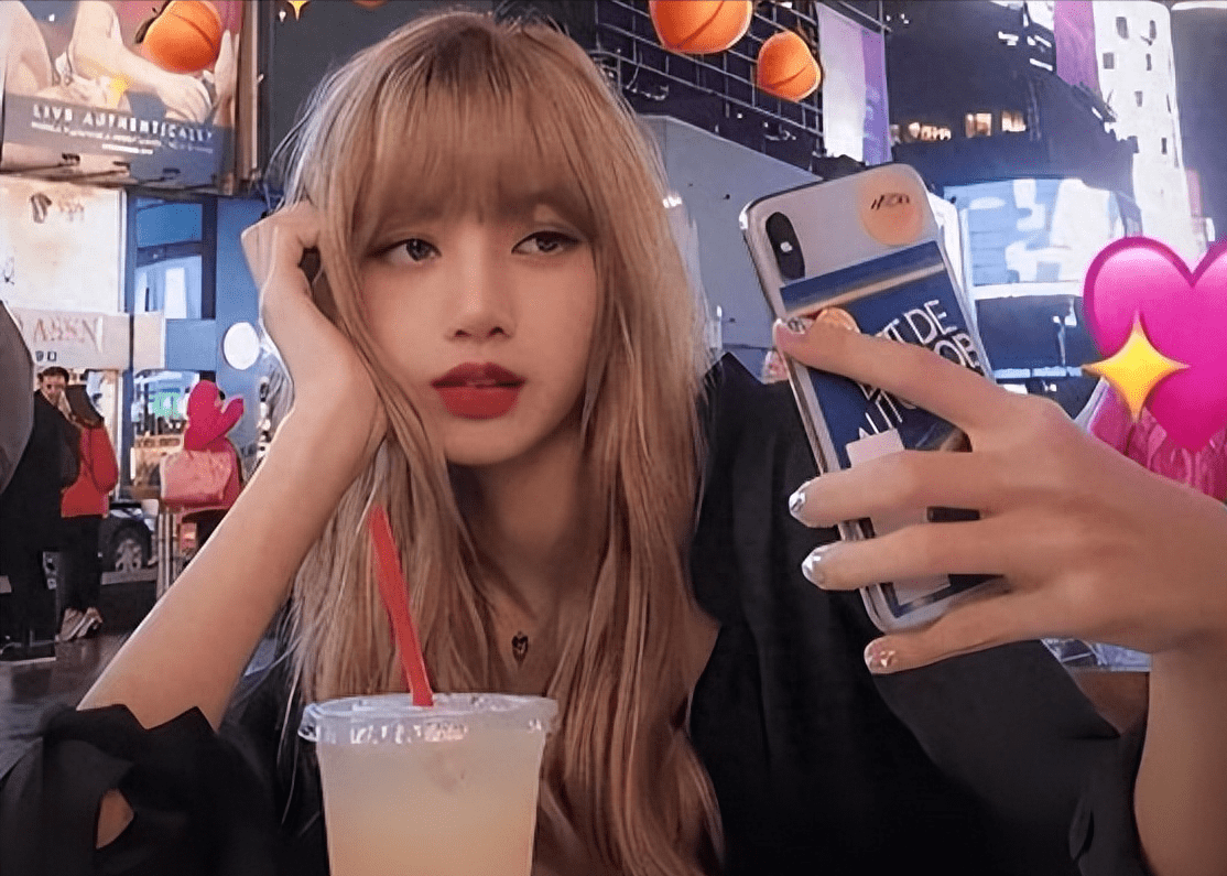 原创            Lisa与LV三公子疑官宣恋情，同晒铁塔烟花照，疯马秀彩排照引热议