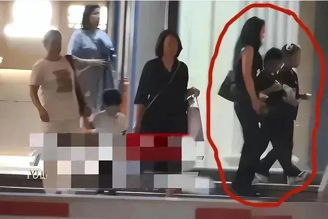 章子怡走戛纳红毯，汪峰携新欢走商场走廊，他故意的？