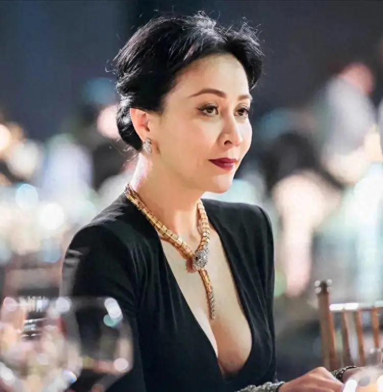 陈惠敏：为刘嘉玲拿回裸照，帮刘德华摆平威胁，怒扇李小龙儿子