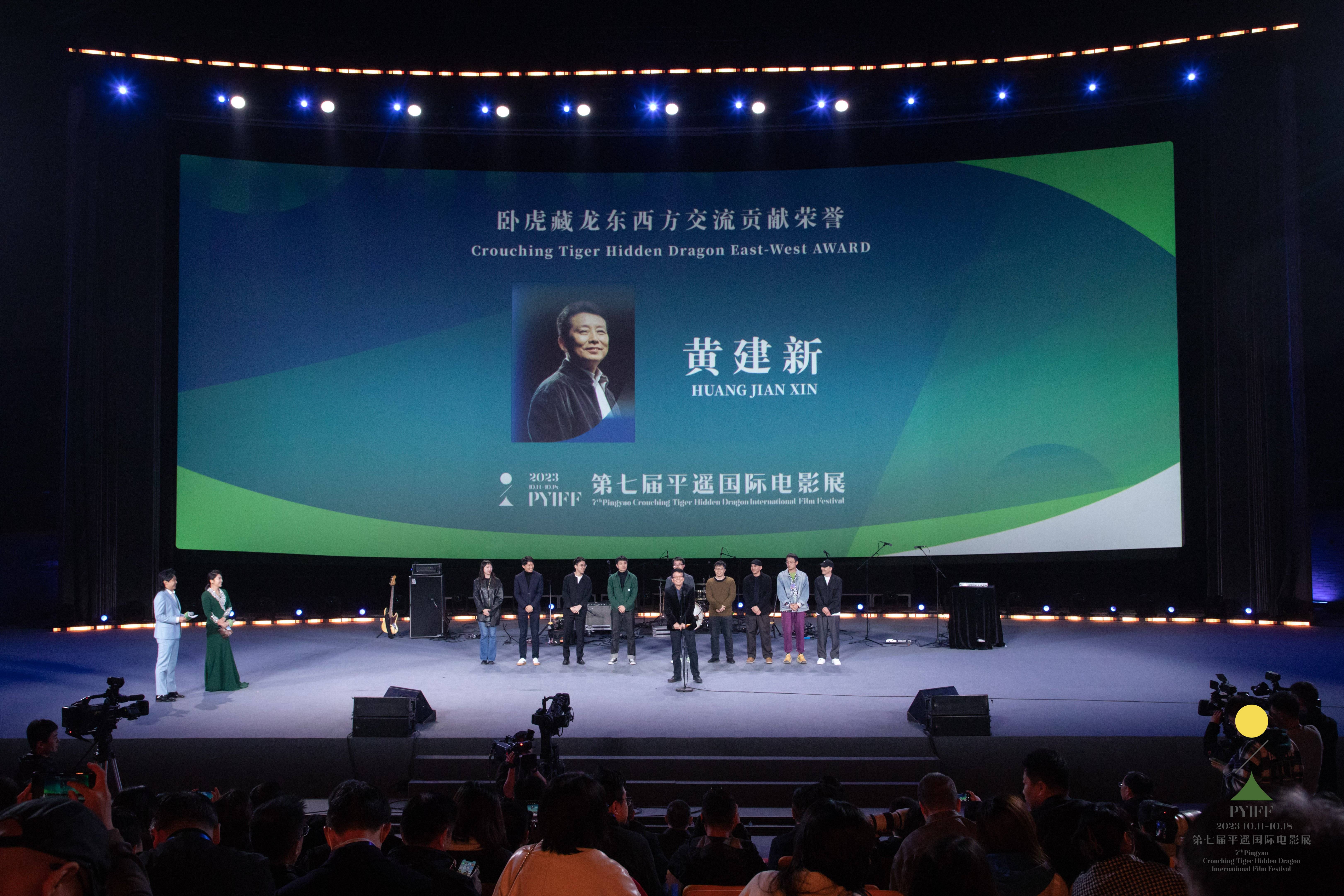 黄建新：我有点不够艺术家的位置，我是一个很好的匠人
