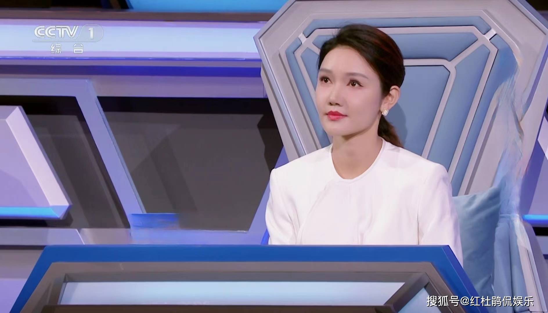 原创
            34岁，进央视才8年，龙洋成主持人大赛有史以来最年轻的专业评审