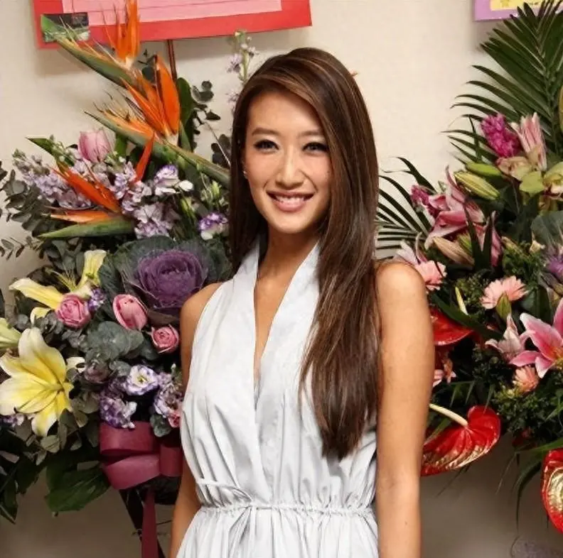 她是谢霆锋最爱的女人之一，被宠42年，息影后谢霆锋说“我养你”