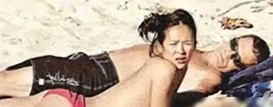 盘点章子怡的风云往事：与洋男友海边叠罗汉，做梦都想删掉的照片
