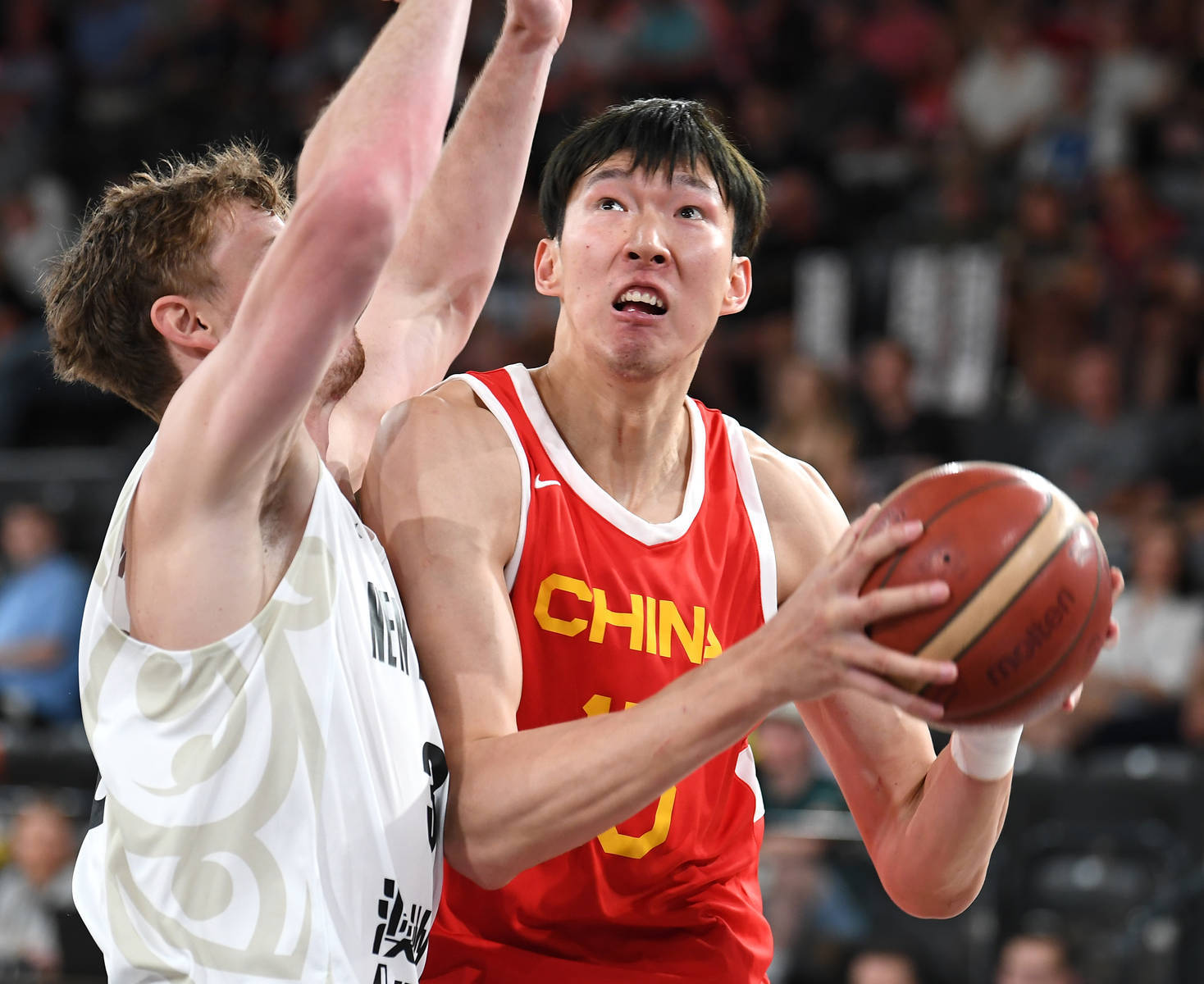 原创
            周琦下滑后卫低迷 中国男篮患上李凯尔依赖症？