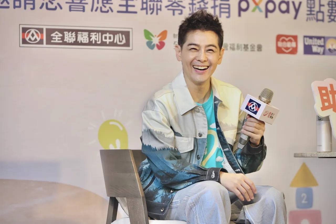 原创            林志颖首度露出脸部伤疤，承认车祸后眼睛模糊两周，理解能力变差