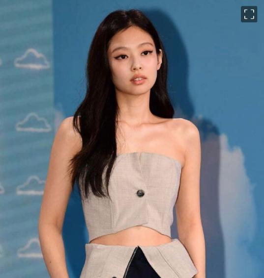 JENNIE主动要求参演《TheIdol》 与盆栽哥谈合作