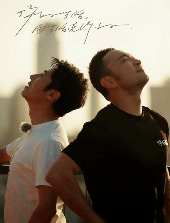 原创            尼格买提录节目摔伤，眼角划破半脸红肿，近照曝光未留下疤痕