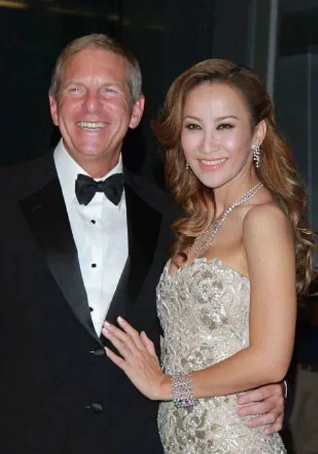 李玟老公被曝是伪富豪！李玟二姐疑似下场开撕：他靠我妹上的富豪榜