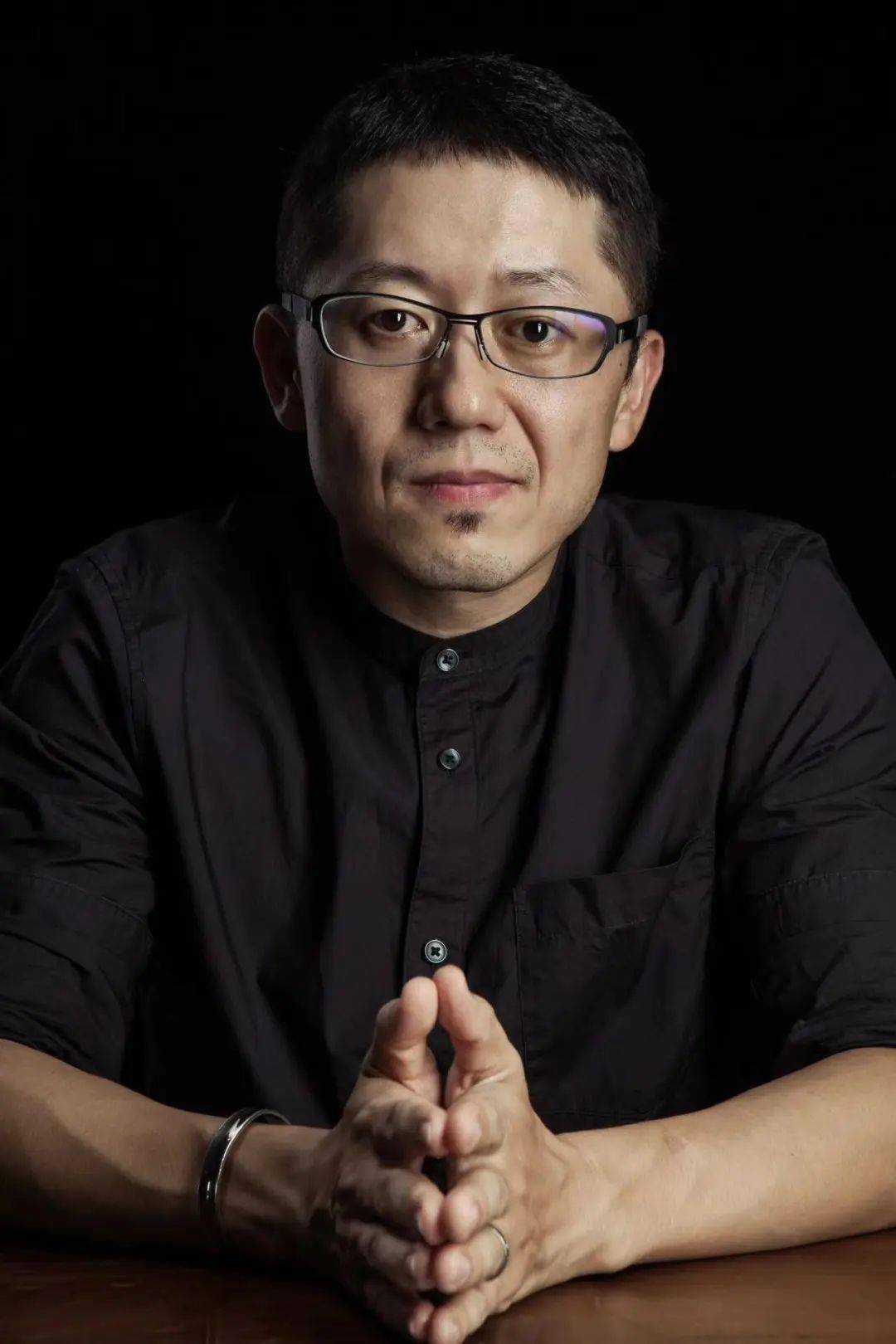 专访导演忻钰坤：揭开“热搜”背后的力量博弈