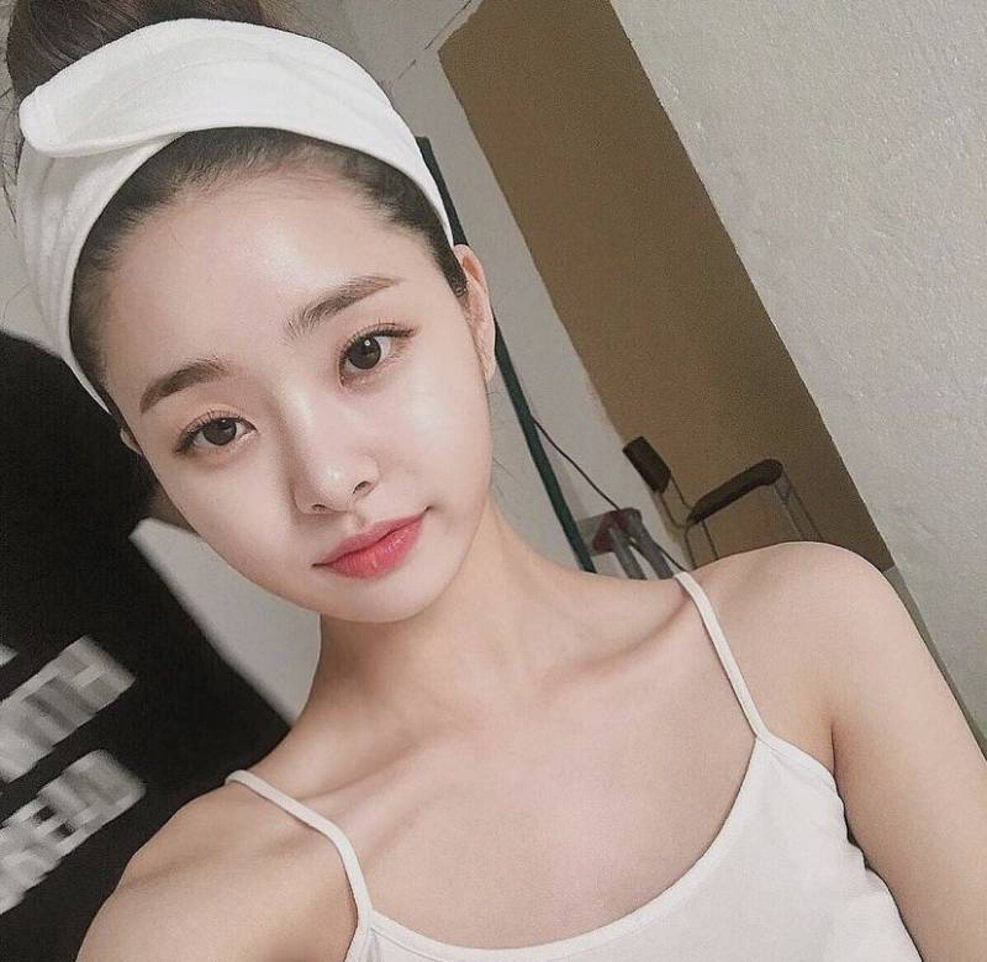 原创            宋智雅在香港被偶遇，生图很普通脸肿，香奈儿腰带遭嘲讽是假货