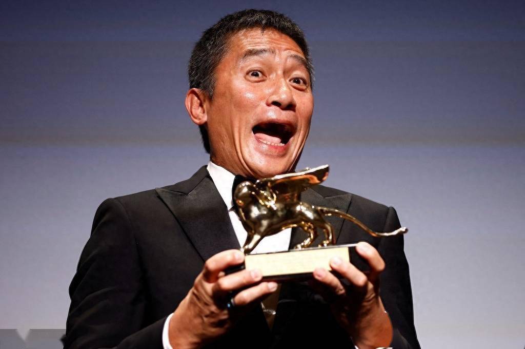 梁朝伟获威尼斯电影节终身成就奖 李安导演颁奖 刘嘉玲分享甜蜜合影