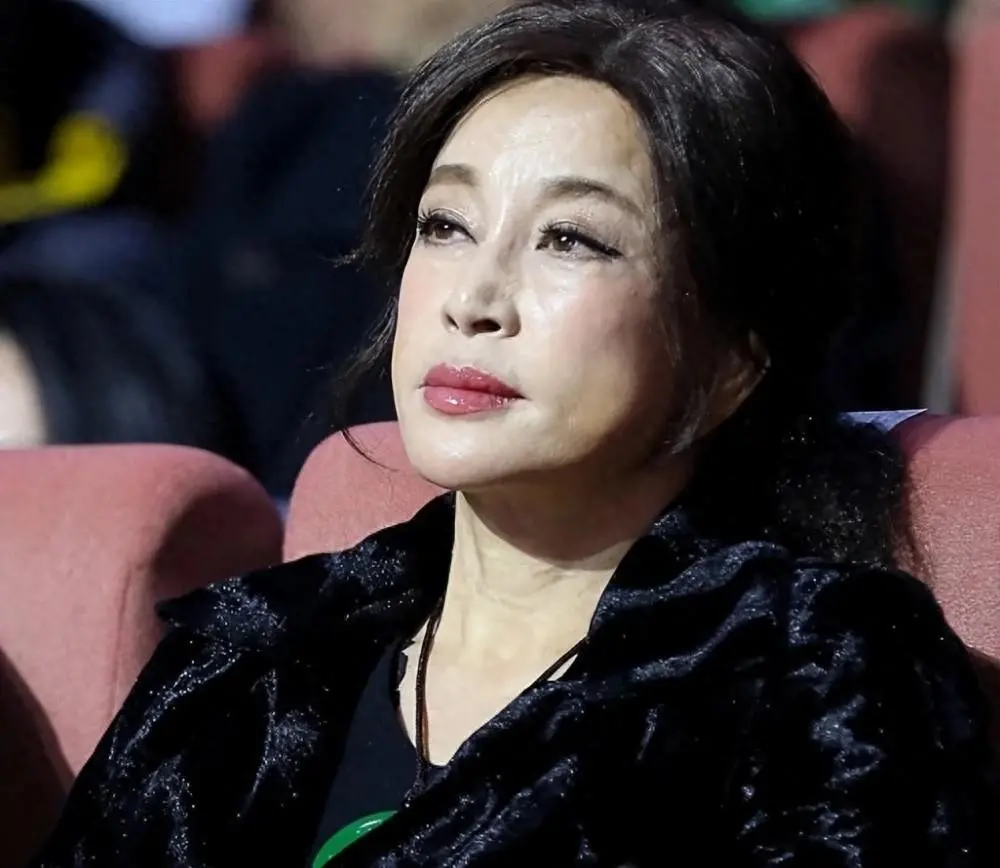 “不老女神”都是假的！离开化妆和PS，生图真是一言难尽