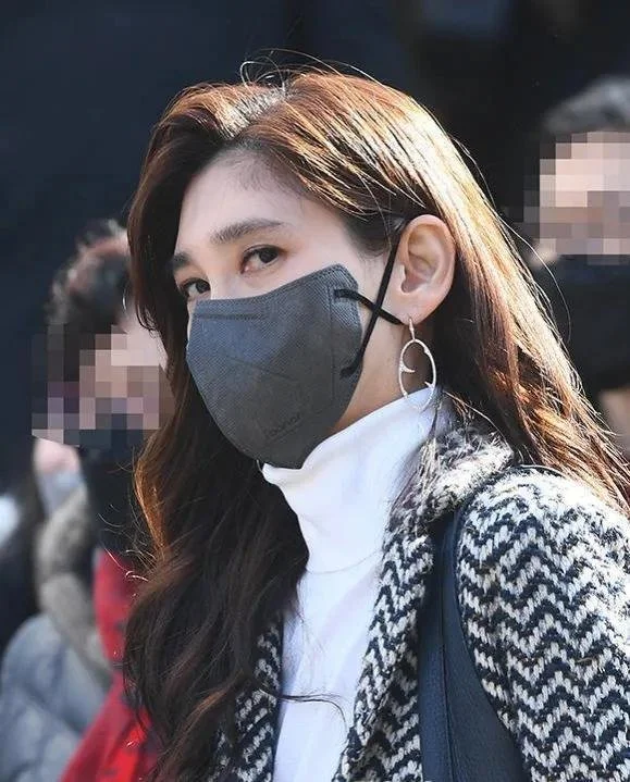 三星长公主参加儿子毕业典礼，美貌刷屏韩网，儿子比哥哥孩子争气