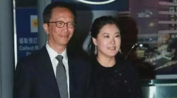 网传伏明霞深夜发文宣布离婚，梁锦松：不要相信谣言